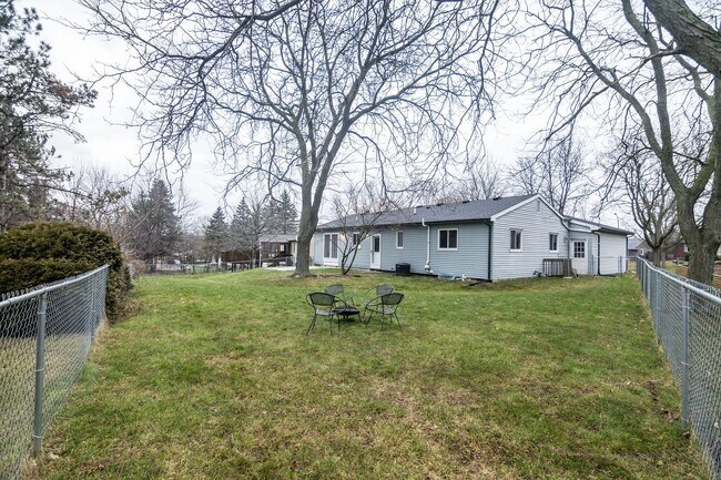 Building Photo - 2630 Glenbrook Ct