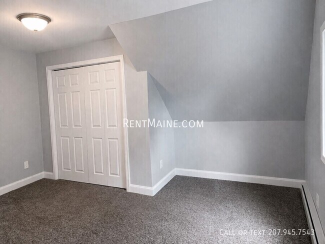 Building Photo - 492 Main St