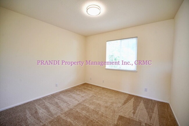 Building Photo - 9 Bayview St