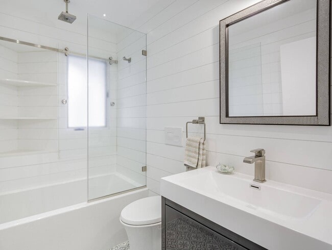 Building Photo - 89 Pantigo Rd