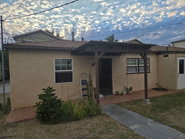 Primary Photo - 3424-28 Del Rey St
