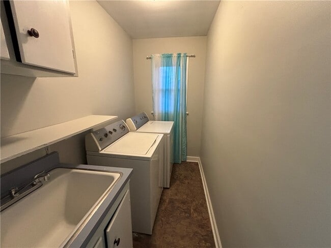 Building Photo - 213 Governor Terrace