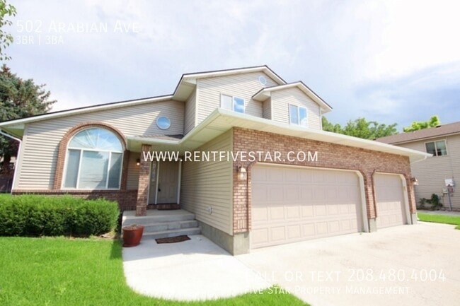 Primary Photo - Stunning, Large Home in Highland Area! Vis...