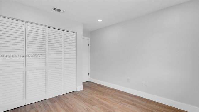 Building Photo - 2412 W 54th Pl