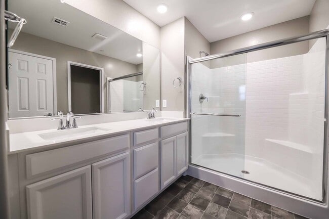 Building Photo - MUST SEE Summerlin Townhome