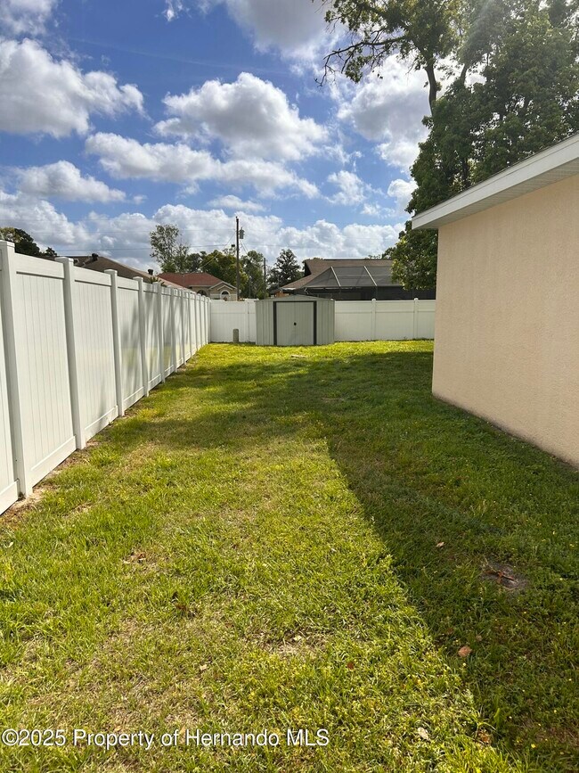 Building Photo - 10405 Lafoy Rd