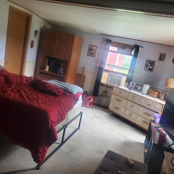 Bedroom - 908 West Ave