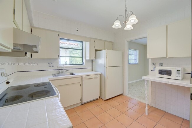 Building Photo - 229 Candia Ave