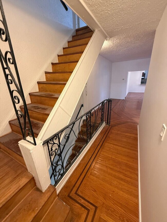 Building Photo - 28 N 50th St