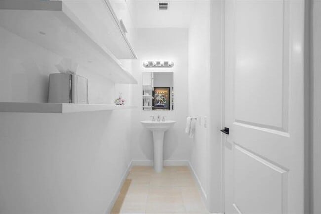 Building Photo - 1945 S Ocean Dr