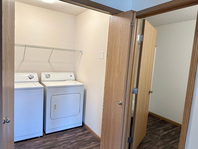 Building Photo - 2 Bedroom 2 Bath - South Fargo - November 1st