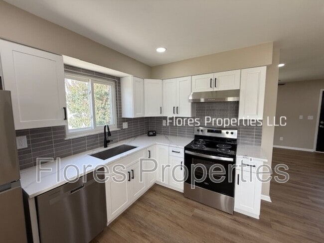 Building Photo - 1413 Cranwood Dr
