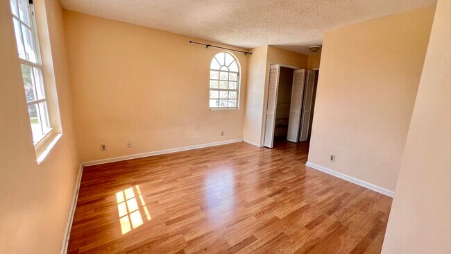 Building Photo - 13982 Morning Glory Dr
