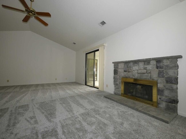 Building Photo - 110 Detert Ln