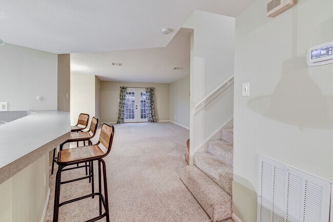 Building Photo - Charming 3-Bedroom Townhome in Prime Memor...