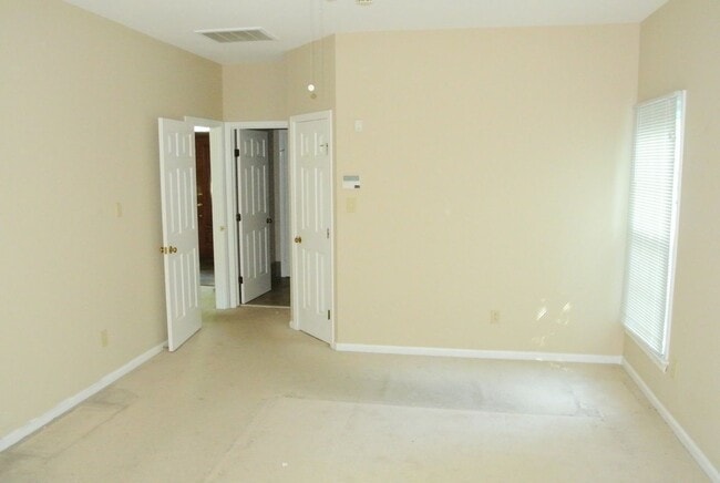 Building Photo - 2036 Hen House Dr