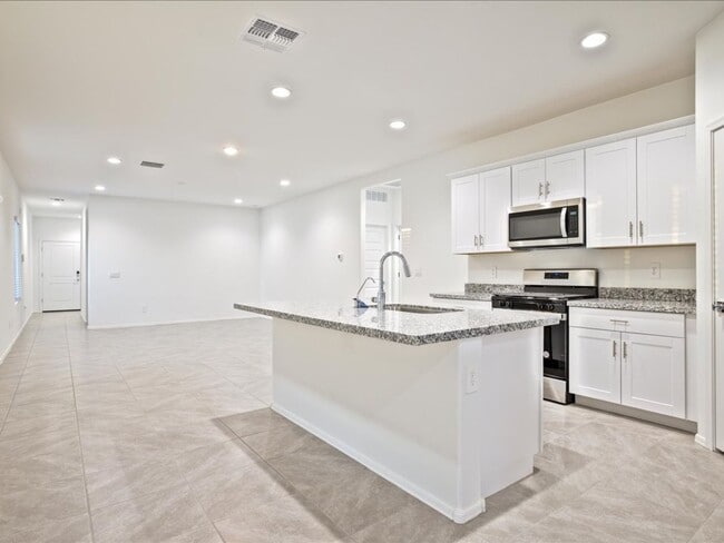 Building Photo - 3 Bedroom, 2 Bathroom