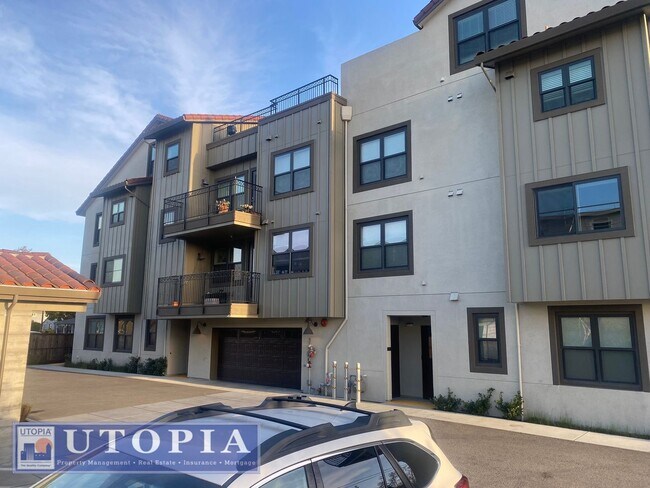 Building Photo - Beautiful 2 Bedroom, 1 Bathroom with a des...