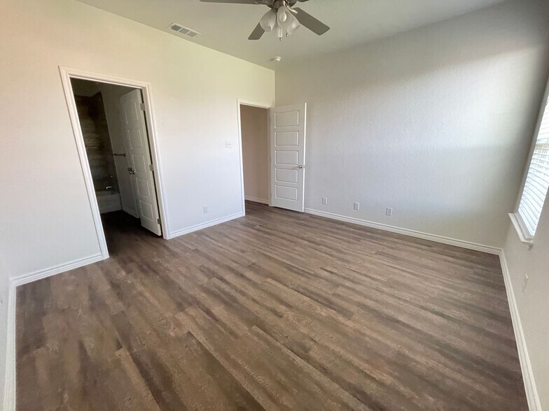 Building Photo - 1107 Carlsberg Dr