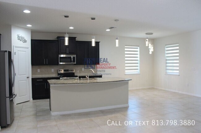 Building Photo - 33163 Sand Creek Dr