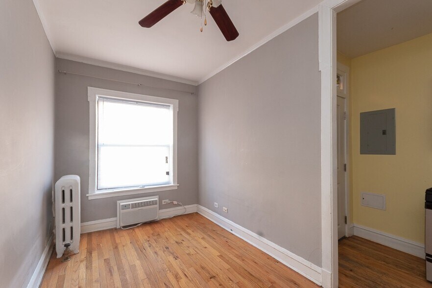 Building Photo - 728 W Addison St