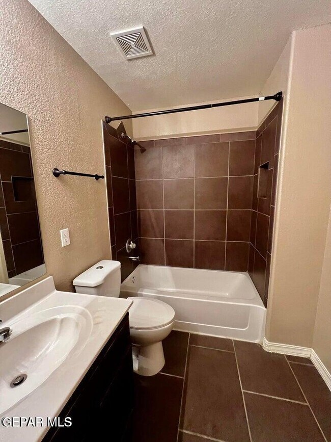 Building Photo - 11044 Bullseye St
