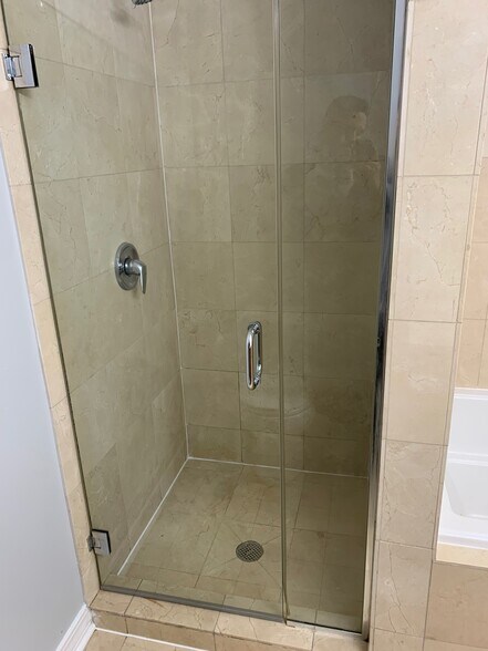 master bath shower - 2327 S Sawyer Ave