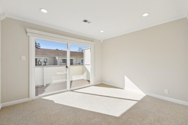 Building Photo - Remodeled 2 Bedroom in Downtown Palo Alto with Central A/C!