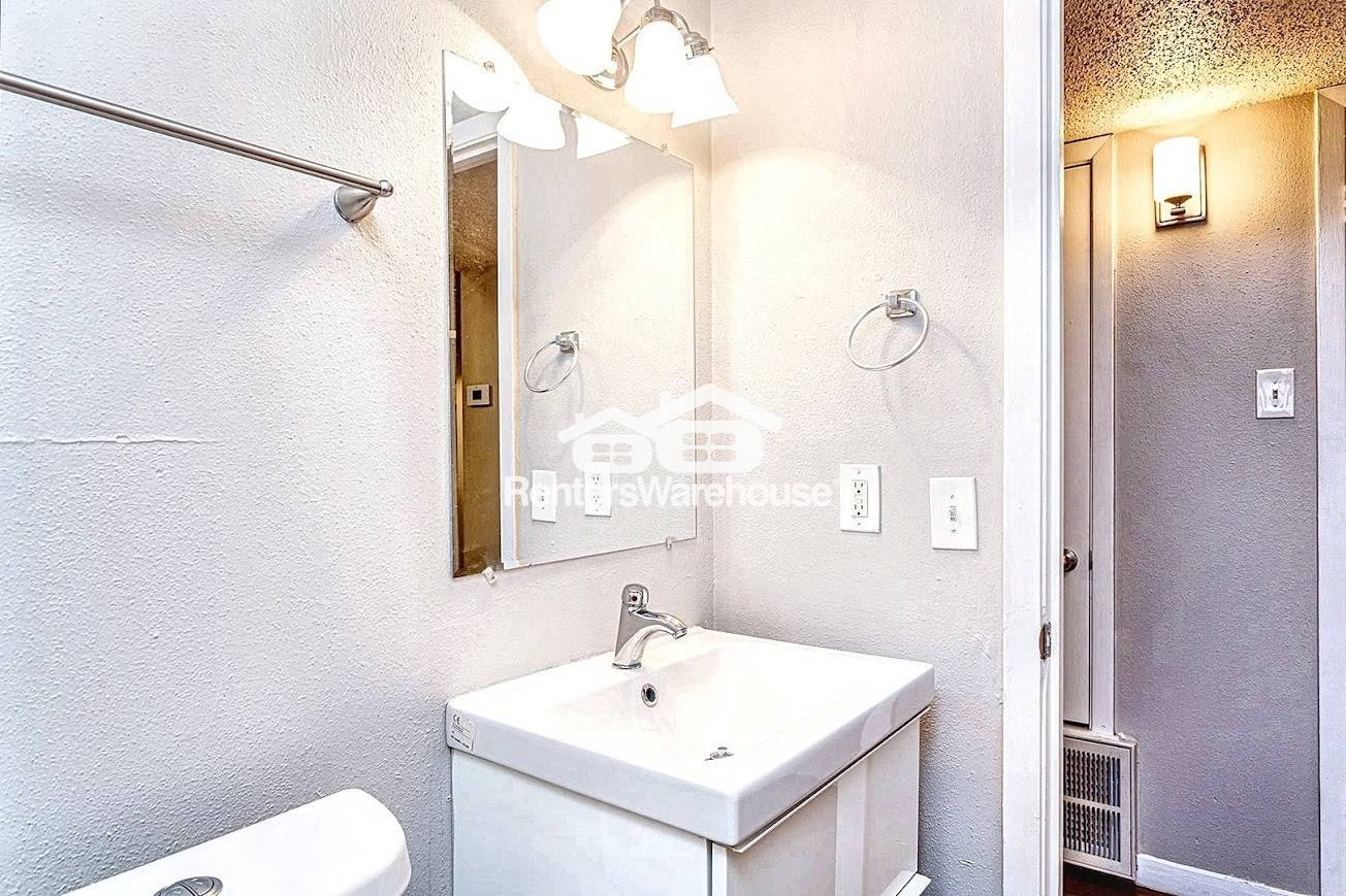 Building Photo - 4007 Avenue C