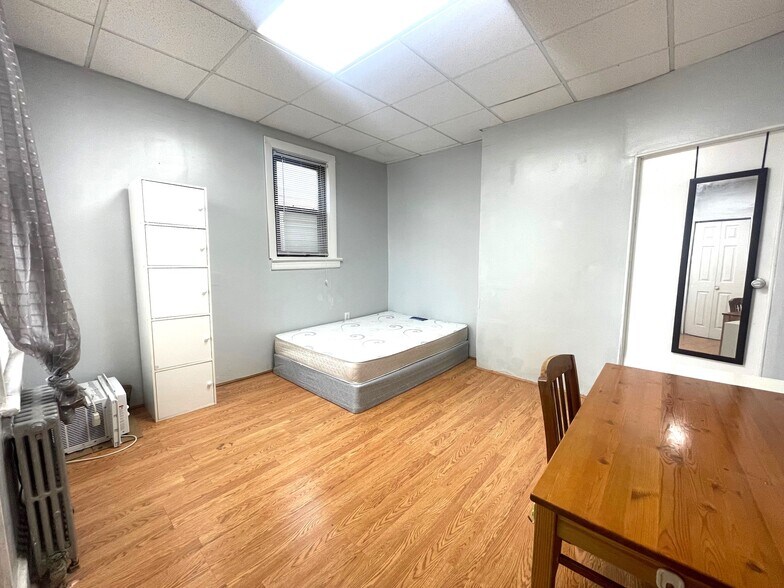 Building Photo - 812 Pavonia Ave