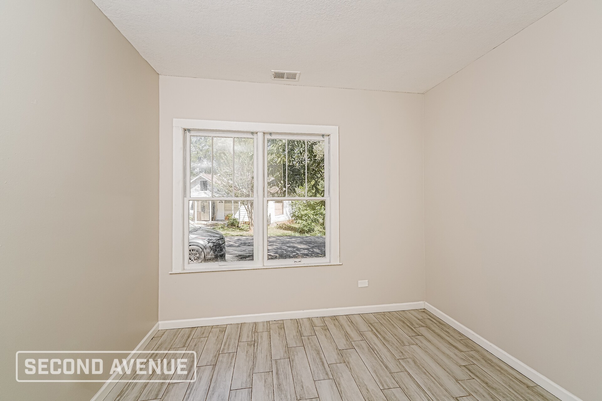 Building Photo - 544 7th St S