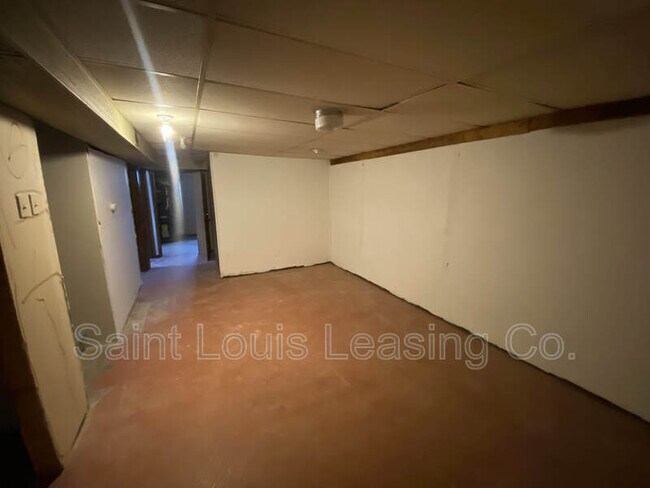 Building Photo - 1090 Howdershell Rd