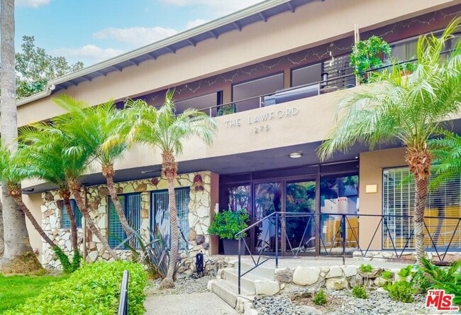 Building Photo - 1275 Havenhurst Dr