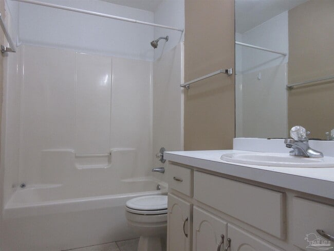 Building Photo - 4738 Live Oak Ln