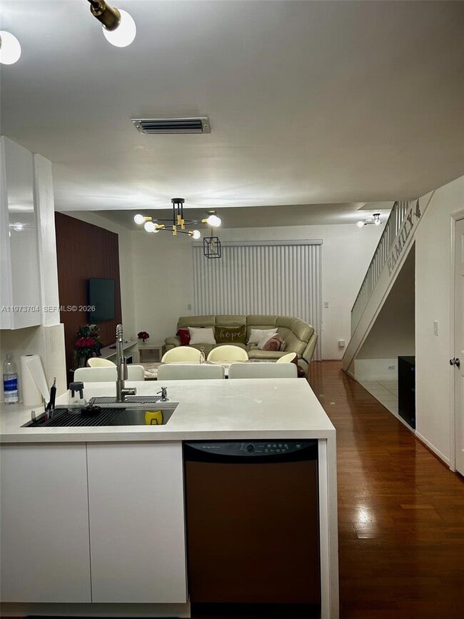 Building Photo - 1111 Sorrento Dr