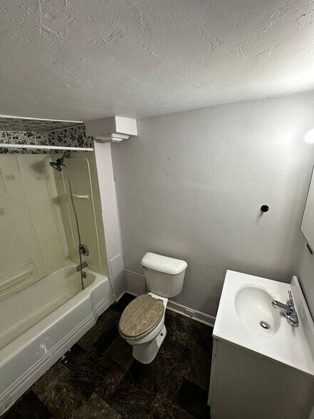 Building Photo - 305 S Western Ave