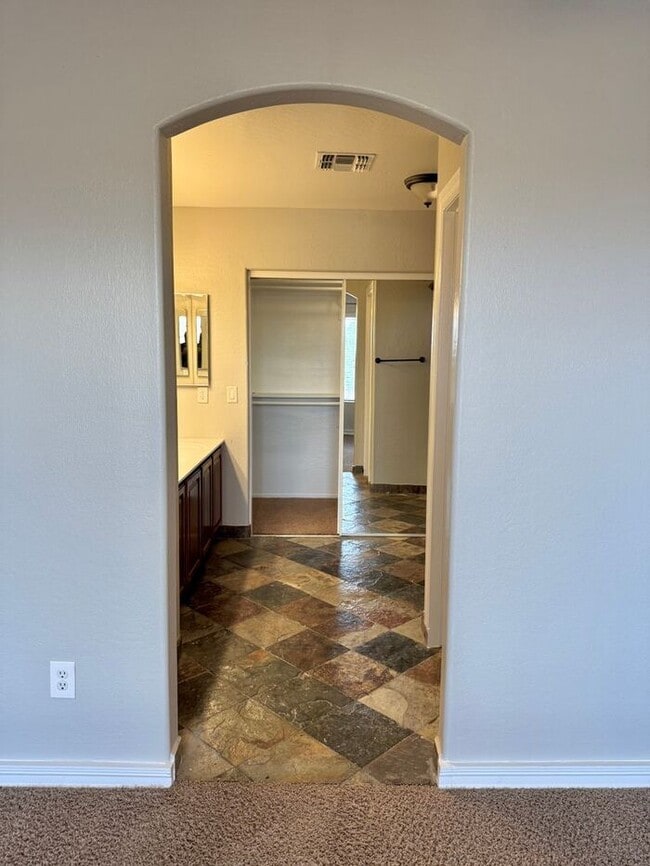 Building Photo - Amazing 4BD, 3BA house in Pinal county (31...