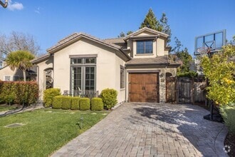 Building Photo - 5 Bed, 4.5 Bath Executive Home w/ Designer...