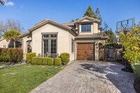 Building Photo - 5 Bed, 4.5 Bath Executive Home w/ Designer...