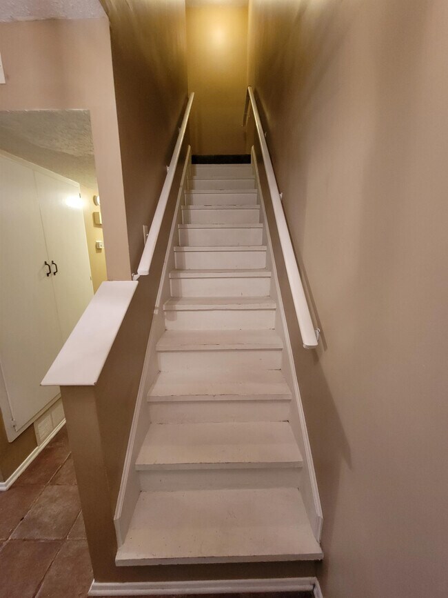 Building Photo - 517 Saddlewood Ln