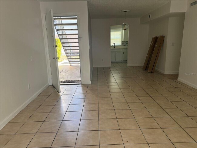 Building Photo - 7210 N Manhattan Ave