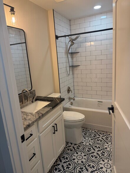 Bathroom - 925 24th Ave N