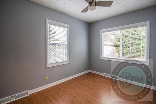 Building Photo - 1/2 OFF OF FIRST MONTH'S RENT! | Modern 3 Bd/2Ba Home | Near Aksarben