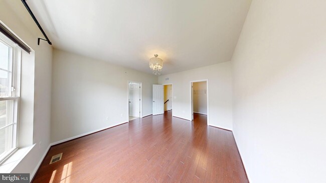 Building Photo - 3616 Summer House St