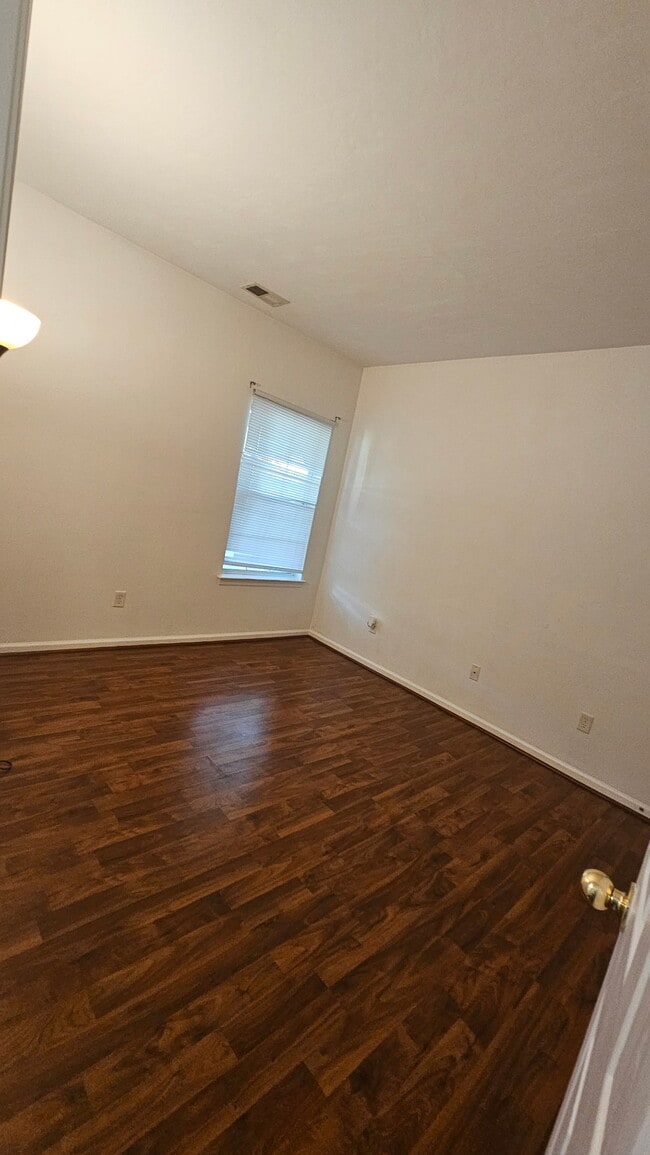 Building Photo - 332 Summerville Ct