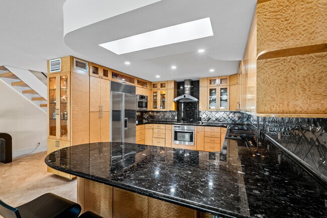 Building Photo - 1005 Bel Air Dr