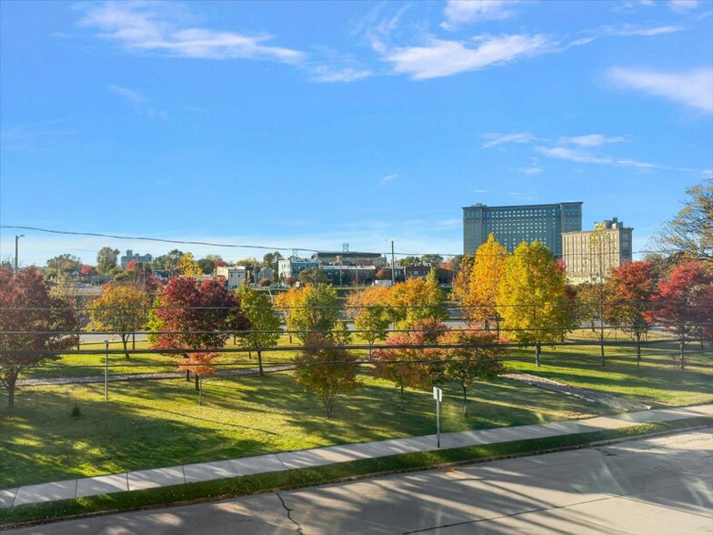 Building Photo - 2028 Pine St