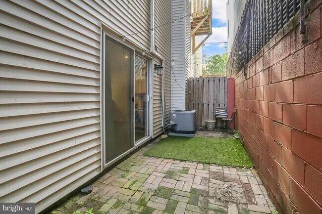 Building Photo - 306 W Wildey St