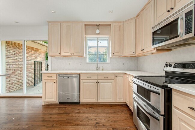 Building Photo - 6737 Lakefair Cir