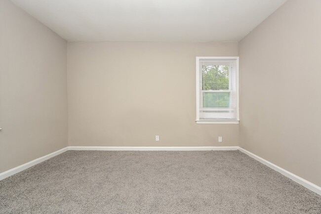 Building Photo - 531 Rogers Dr